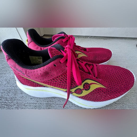 Saucony Kinvara 14 Red Rose Running Shoes Women’s Size 9.5 VGC Clean - Picture 1 of 14
